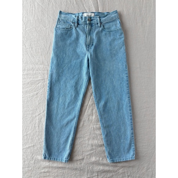 ‼️SOLD‼️BDG low rise straight leg bow fit light wash relaxed fit blue jeans - Picture 4 of 9